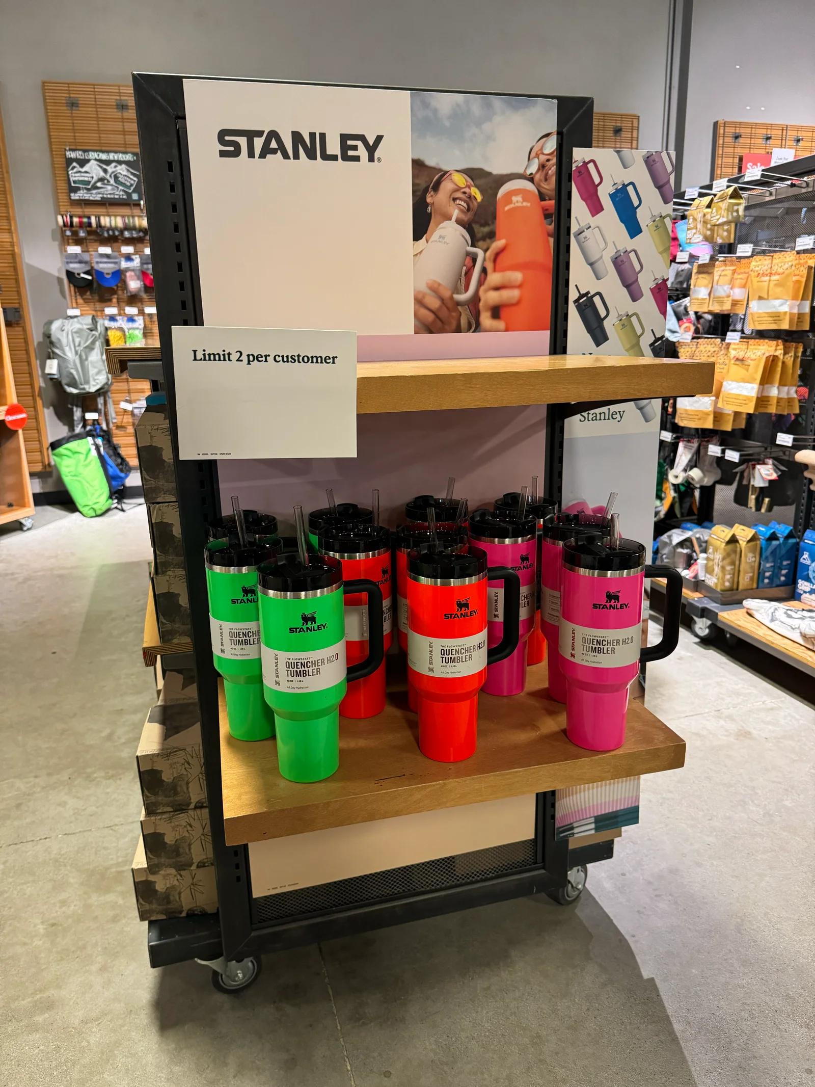 Stanley Quencher H2.0, la borraccia isotermica da 40 once diventata virale su TikTok